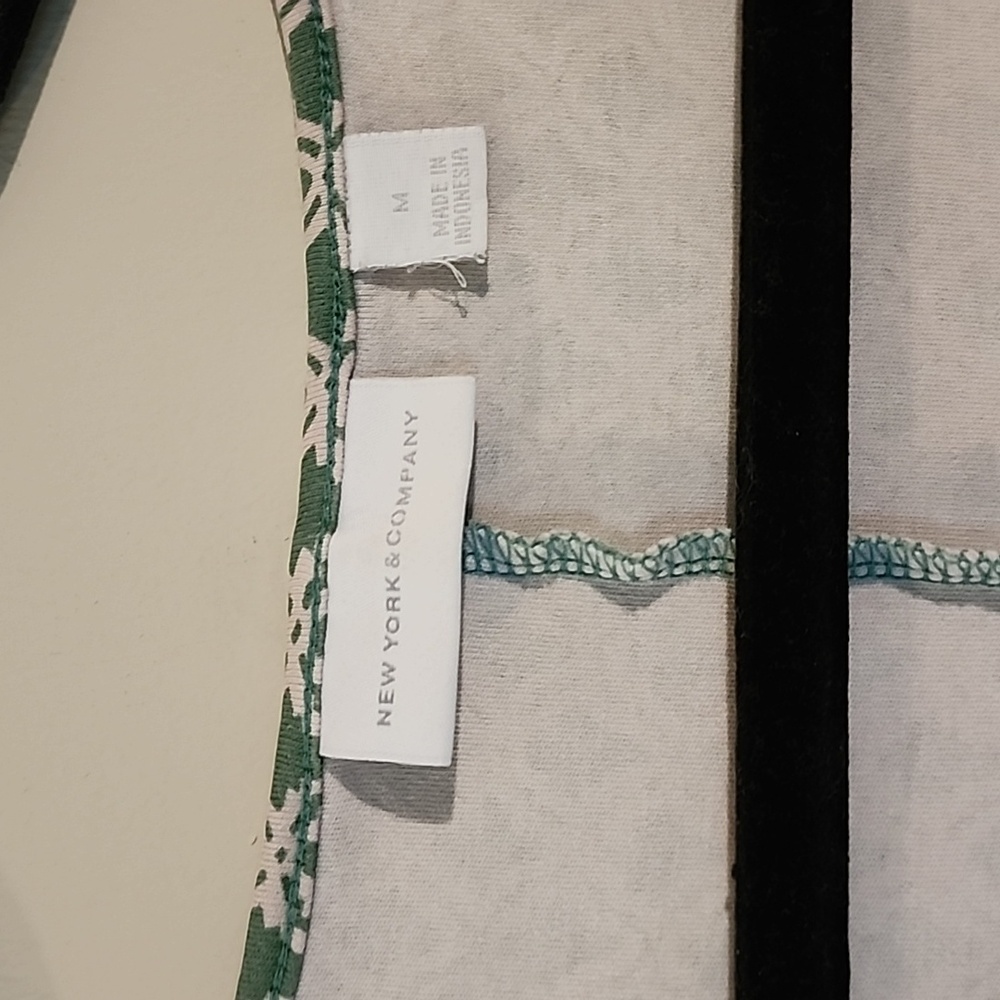 NEW YORK COMPANY DRESS - Picture 3 of 7